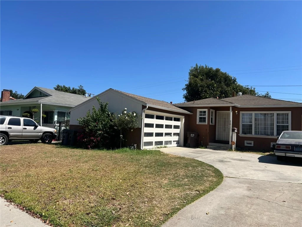 428 W School Street W, Compton, CA 90220 photo 2