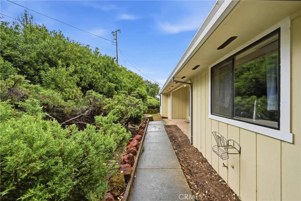 17312 Greenridge Rd, Hidden Valley Lake, CA 95467