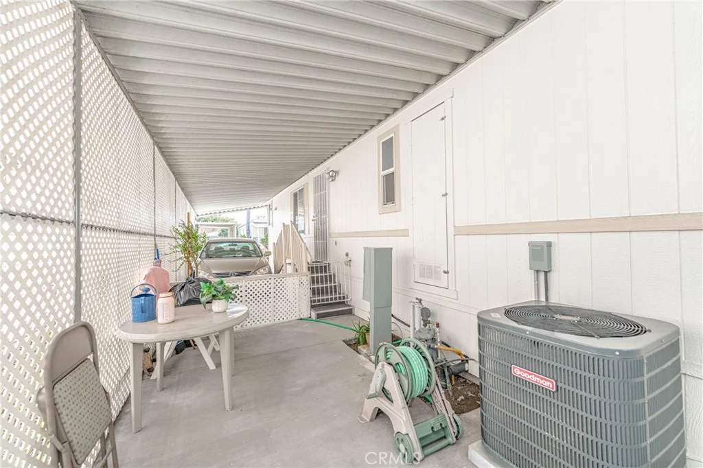 10001 W Frontage Rd Unit 113, South Gate, CA 90280