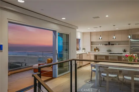 2702 The Strand, Manhattan Beach, CA MLS: SB25076431