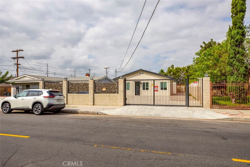 6831 Bellaire Avenue, North Hollywood, CA 91605
