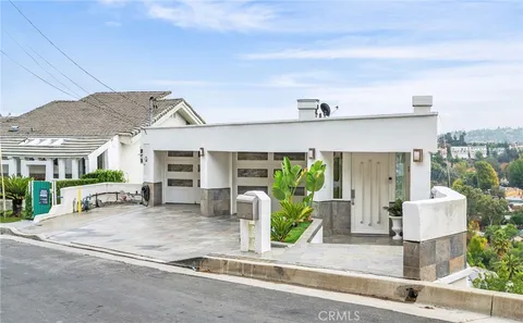 5220 Medina Road, Woodland Hills, CA 91364 - MLS#: SR25041428