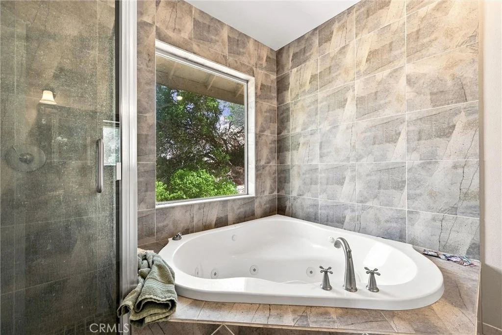 10737 Crestview Dr, Clearlake, CA 95422