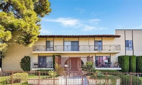 756 N Inglewood Avenue Unit 22, Inglewood, CA MLS: SB25059046