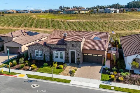 981 Trail View Place, Nipomo, CA MLS: PI25052598