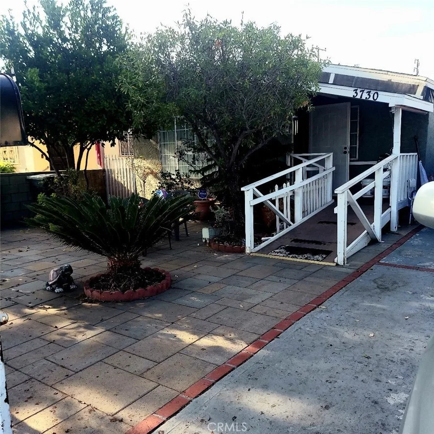 3730 E 56th St, Maywood, CA 90270