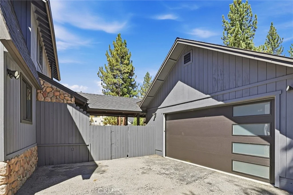 39196 Seminole Drive, Fawnskin, CA 92333