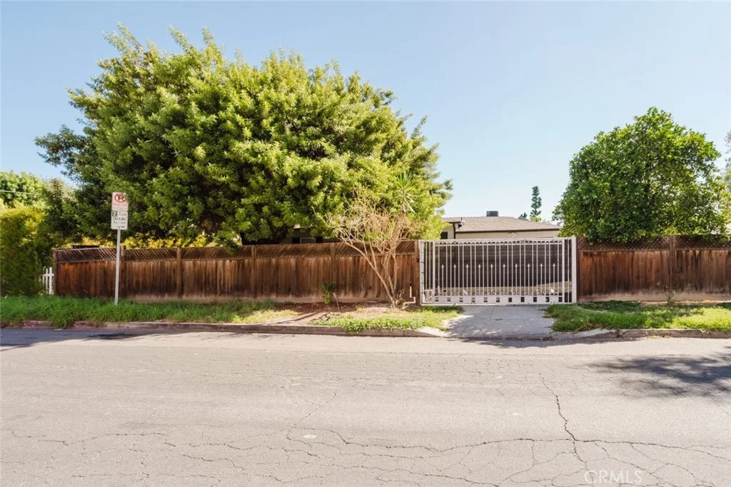 18328 Gresham Street, Northridge, CA 91325 photo 2