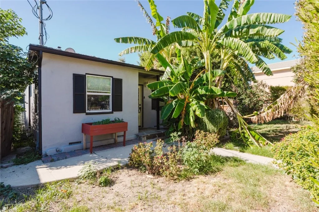 18328 Gresham Street, Northridge, CA 91325 photo 3