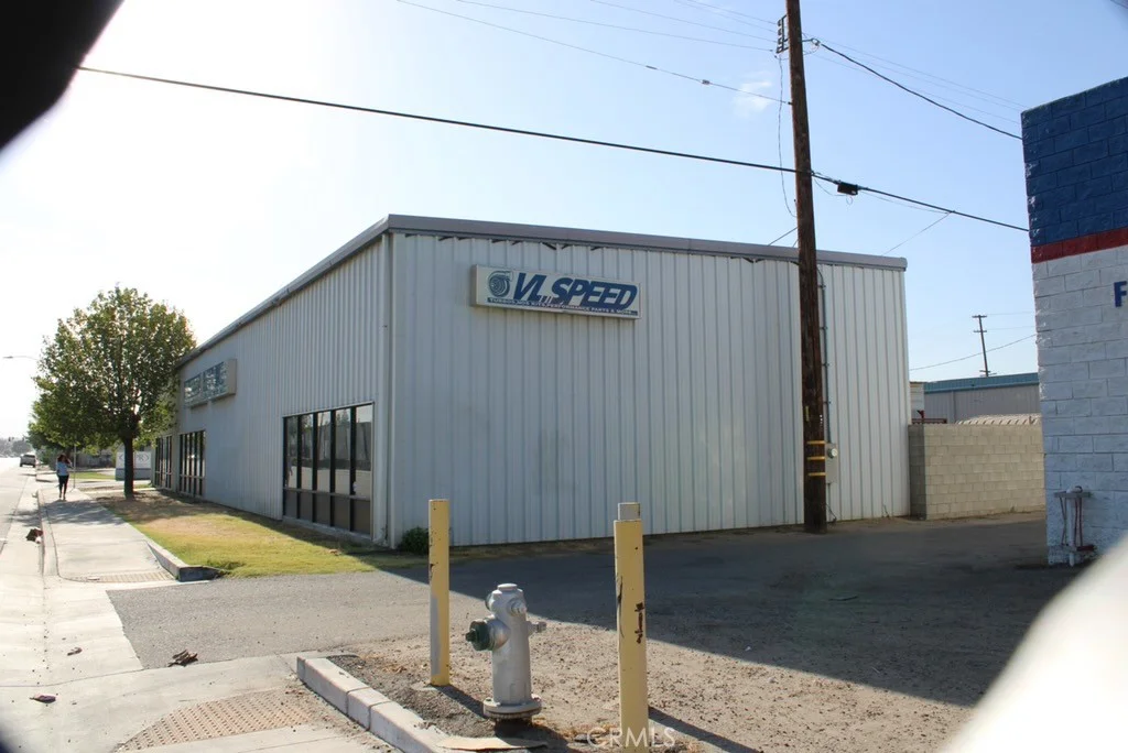 1407 34th St E, Bakersfield, CA 93301