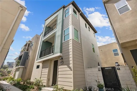 27422 Pioneer Court, Valencia, CA MLS: SR25003011