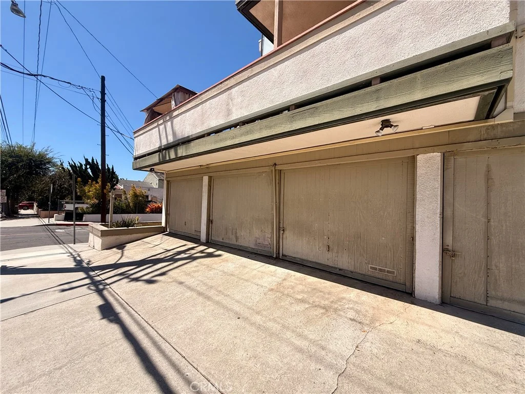2575 E 19th St, Signal Hill, CA 90755