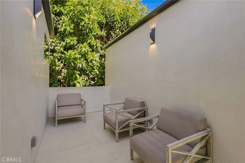 12408 Cumpston St, Valley Village, CA 91607