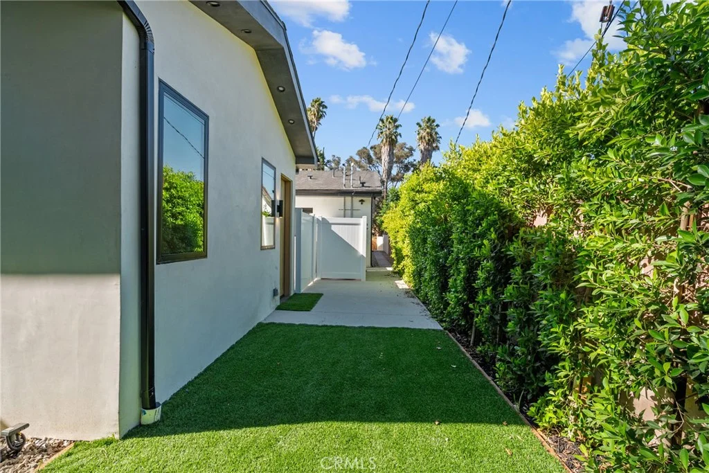 19146 Keswick St, Reseda, CA 91335