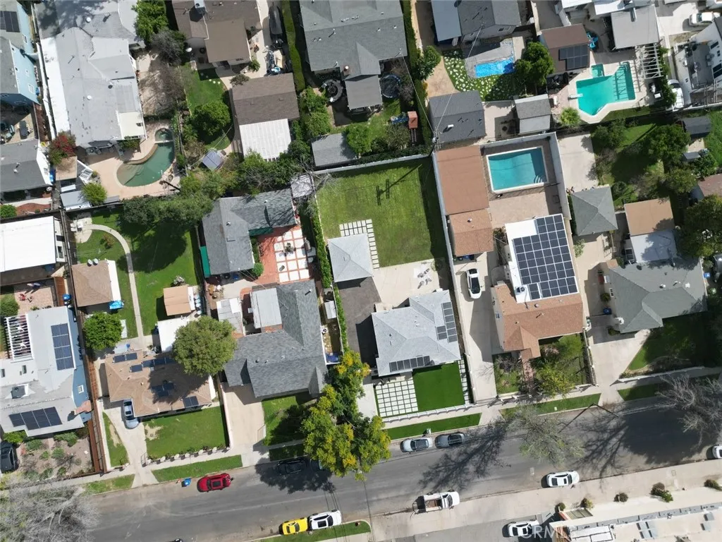 6820 Jellico Avenue, Lake Balboa, CA 91406