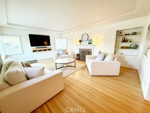 960 Roxbury Drive, Pasadena, CA MLS: TR25103110