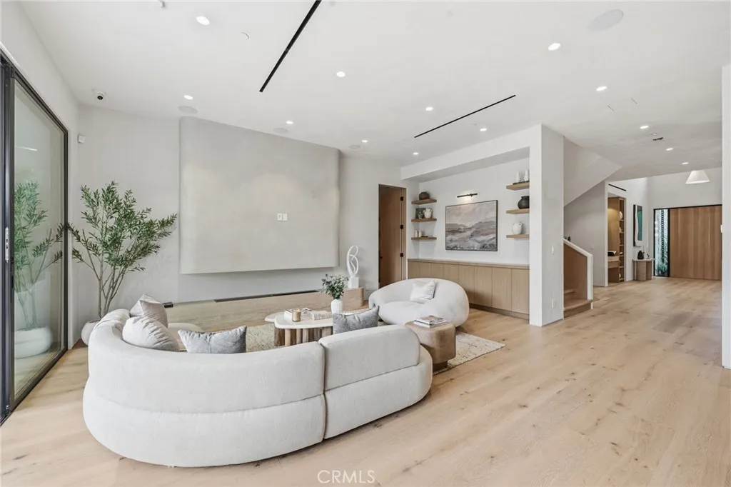 Additional image 76 of 4447 Matilija Ave, Sherman Oaks, CA 91423