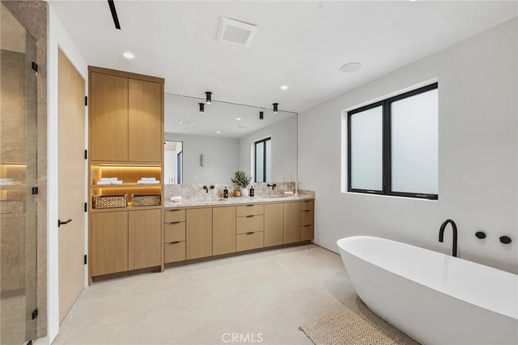 Additional image 38 of 4447 Matilija Ave, Sherman Oaks, CA 91423