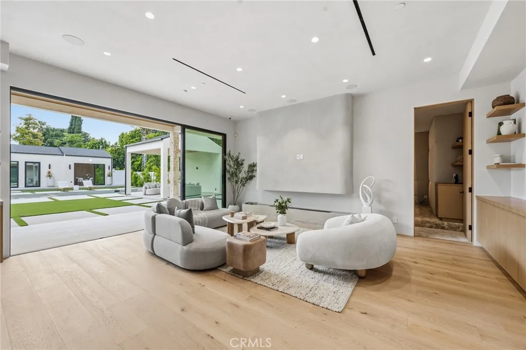 Additional image 75 of 4447 Matilija Ave, Sherman Oaks, CA 91423