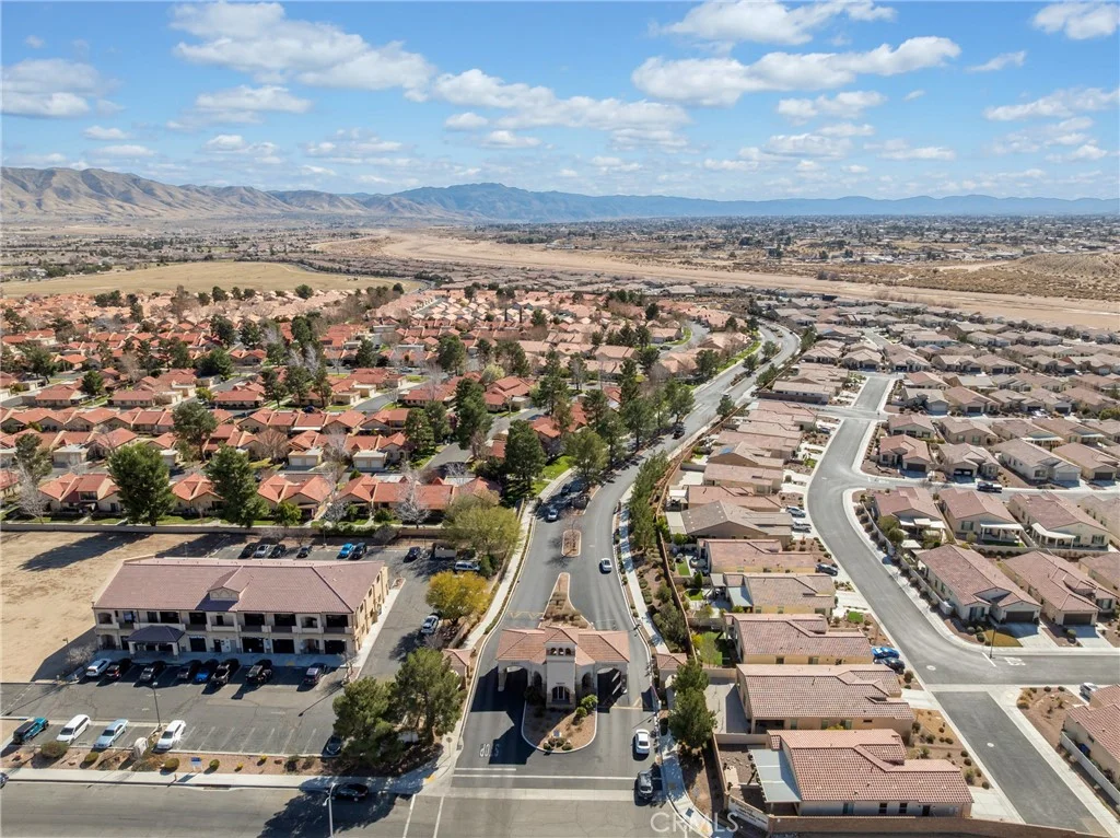 19441 Royal Oaks Rd, Apple Valley, CA 92308