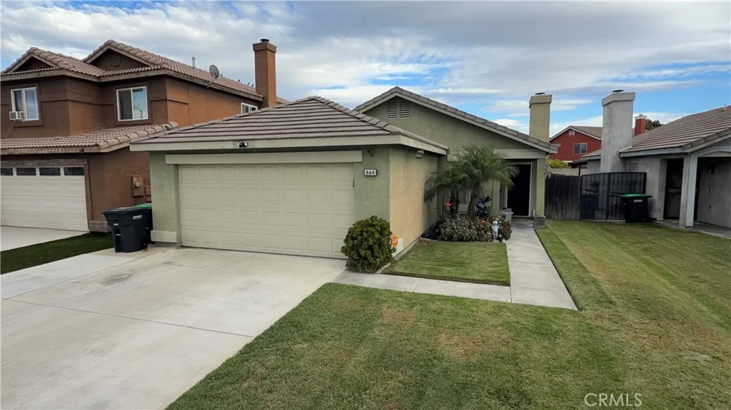 864 Award Dr, Colton, CA 92324