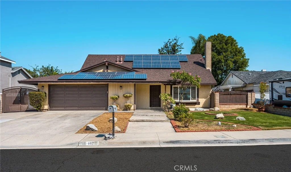 1129 Iris Cir, Corona, CA 92882 photo 2