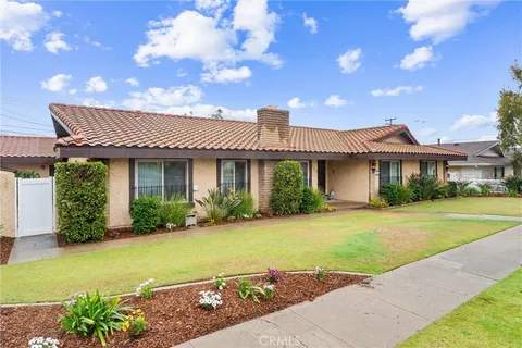 13602 Prospect Avenue, Santa Ana, CA 92705 - MLS#: PW25028566