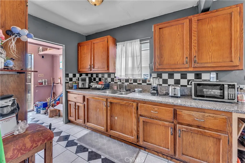 Additional image 40 of 1208 E 3rd St, Santa Ana, CA 92701