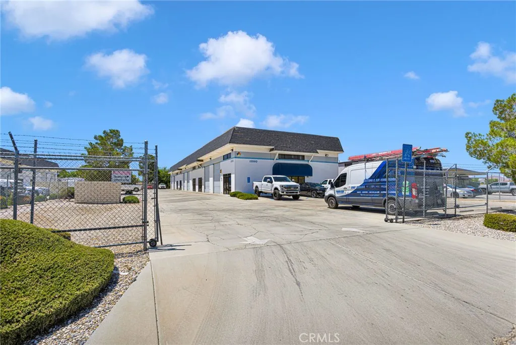 Additional image 23 of 13560 Tonikan Road, Apple Valley, CA 92308