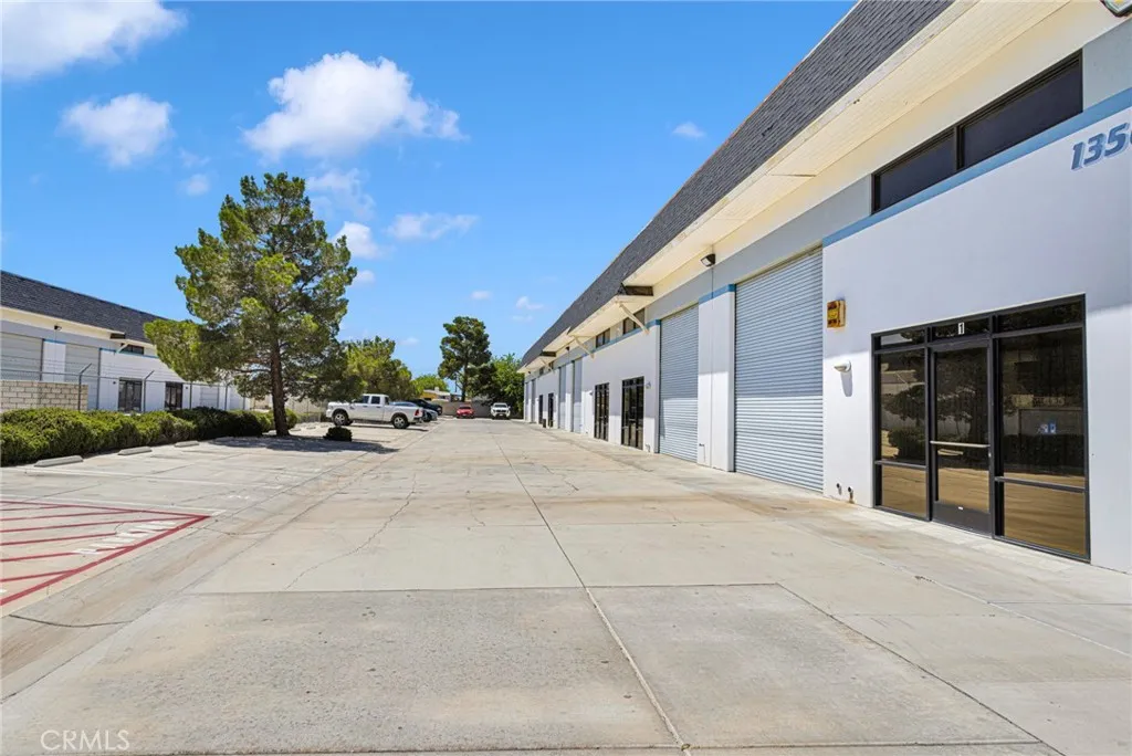 Additional image 15 of 13560 Tonikan Road, Apple Valley, CA 92308