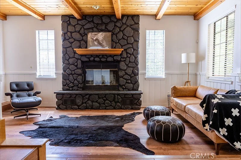 1075 Rivera Drive, Wrightwood, CA 92397 photo 2