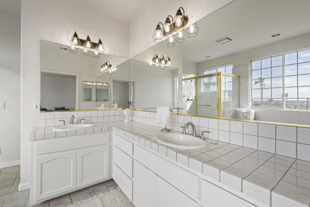 Additional image 93 of 330 Skyline Dr, Vista, CA 92084