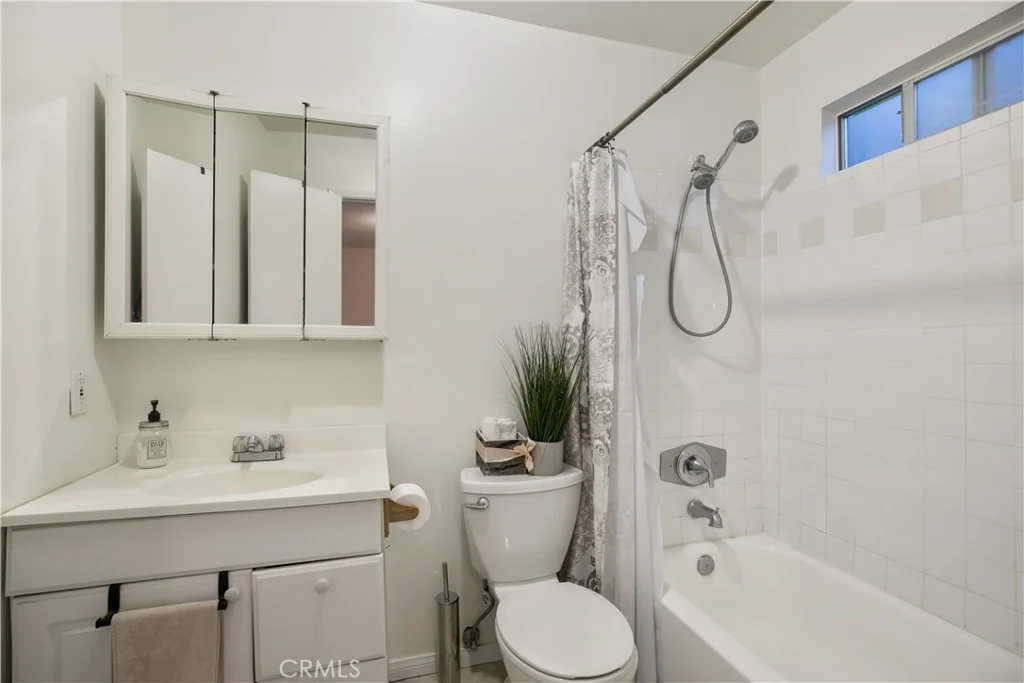 5774 Bertrand Ave, Encino, CA 91316