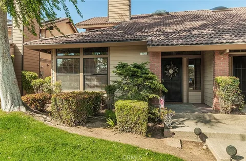 712 E Magill Avenue, Fresno, CA MLS: FR25062854