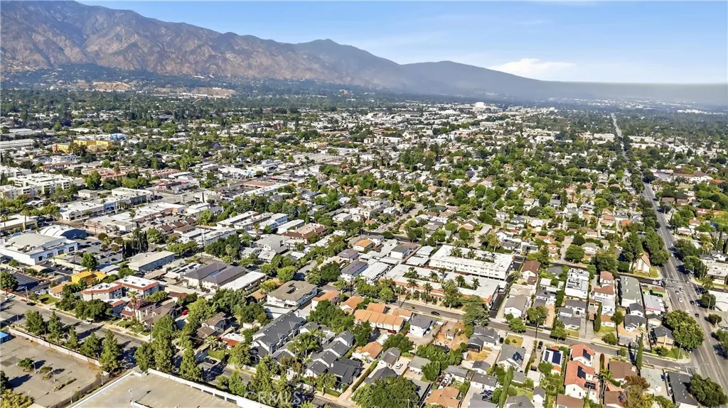 165 S Meridith Avenue, Pasadena, CA 91106