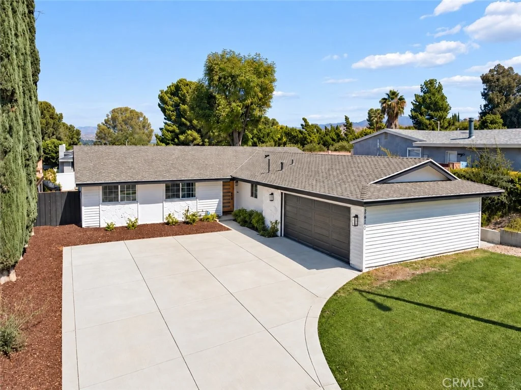 26410 Gimlet Dr, Newhall, CA 91321 photo 2