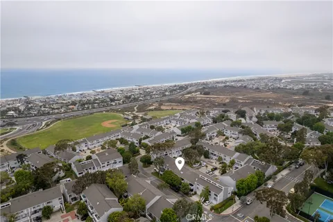 16 Barlovento Court Unit 2, Newport Beach, CA MLS: LG25100039