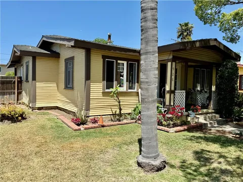 926 S Orange Avenue, Santa Ana, CA MLS: IV25109121