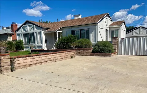 7662 Paso Robles Avenue, Van Nuys, CA MLS: GD25041532