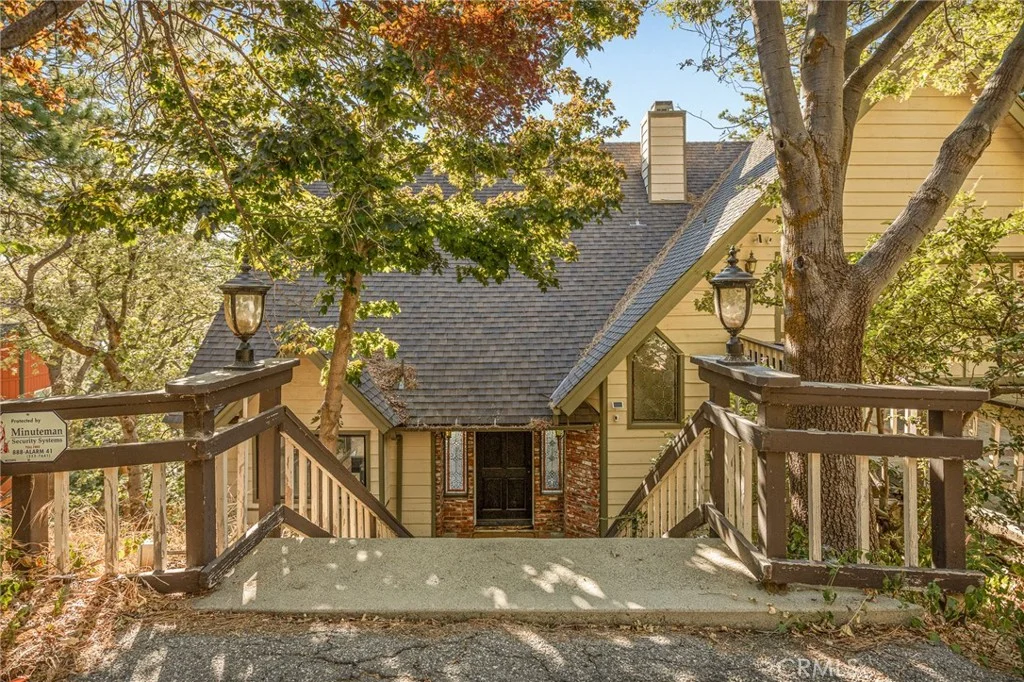 201 Grizzly Rd, Lake Arrowhead, CA 92352
