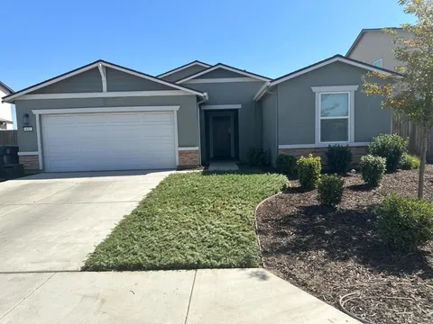 Property image for 632 Spanish Bay Street, Tulare, CA 93274