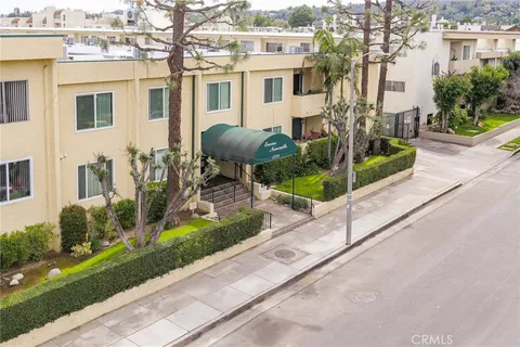 5328 Newcastle Avenue Unit 46, Encino, CA MLS: SR25042465