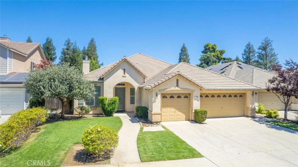 1975 Lester Ave, Clovis, CA 93619 photo 2
