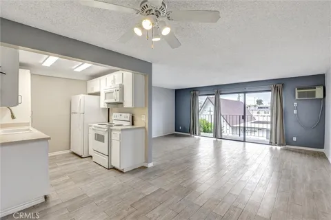 3530 Elm Avenue Unit 215, Long Beach, CA MLS: PW25091523