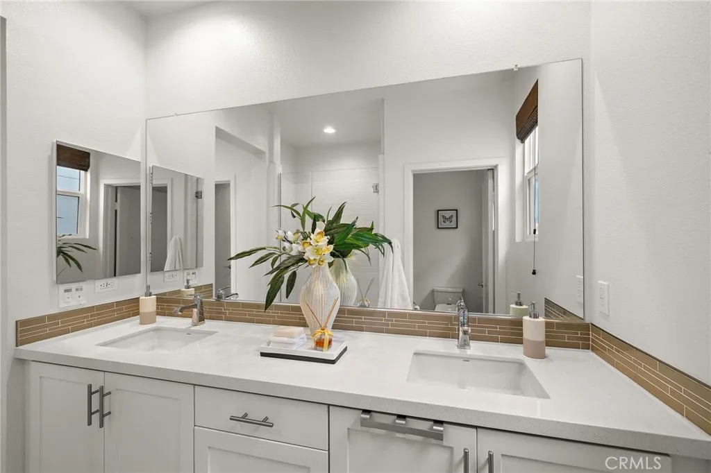 Additional image 17 of 116 Epic, Irvine, CA 92618