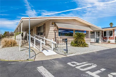 1525 W Oakland Avenue Unit 110, Hemet, CA MLS: SW25059171
