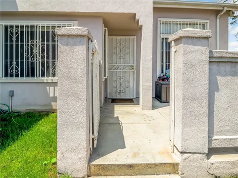 820 W Compton Boulevard Unit 5, Compton, CA MLS: IV25088395