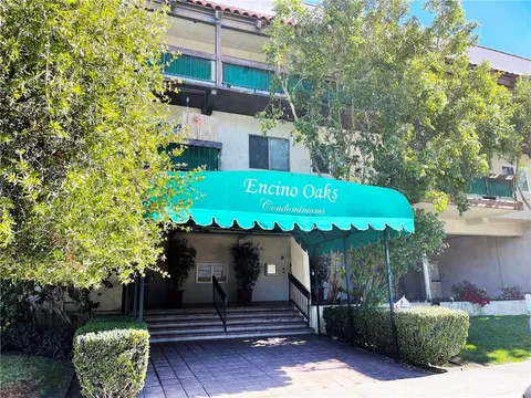 5460 White Oak Avenue Unit C313, Encino, CA MLS: SR25043969