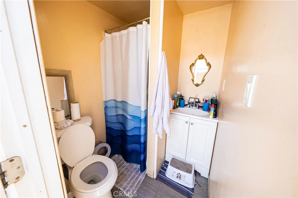 2125 Rousselle St, Santa Ana, CA 92707
