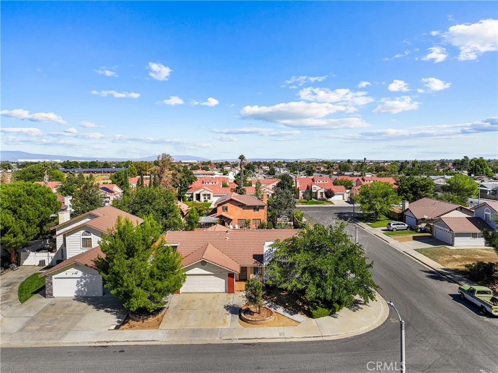 2427 Oakcrest Ave, Palmdale, CA 93550